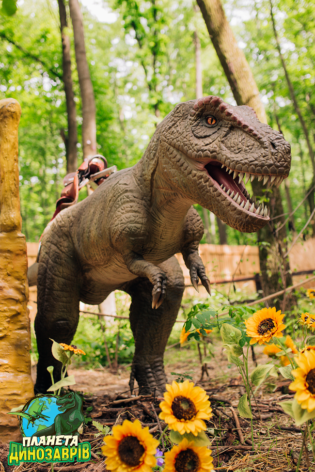 Грізні хижаки та велетенські травоїдні: киян запрошують відвідати "Планету динозаврів"